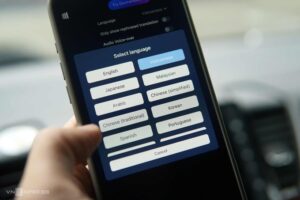 Giao diện trang web của Cabin AI cho phép người dùng chọn ngôn ngữ mong muốn. Ảnh: Lưu Quý